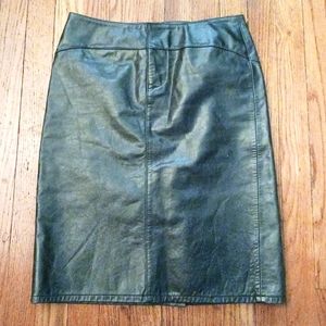 Gap leather skirt size 1 color black